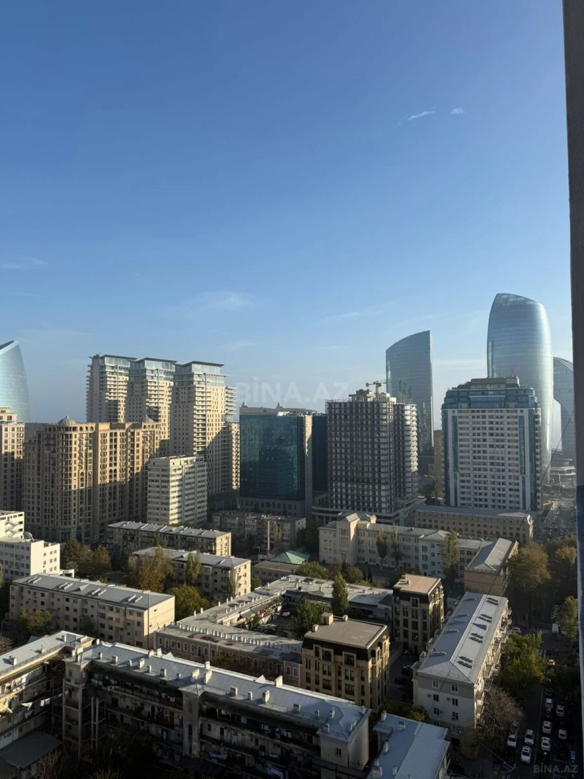 Satılır 3 otaqlı mənzil 190 m²