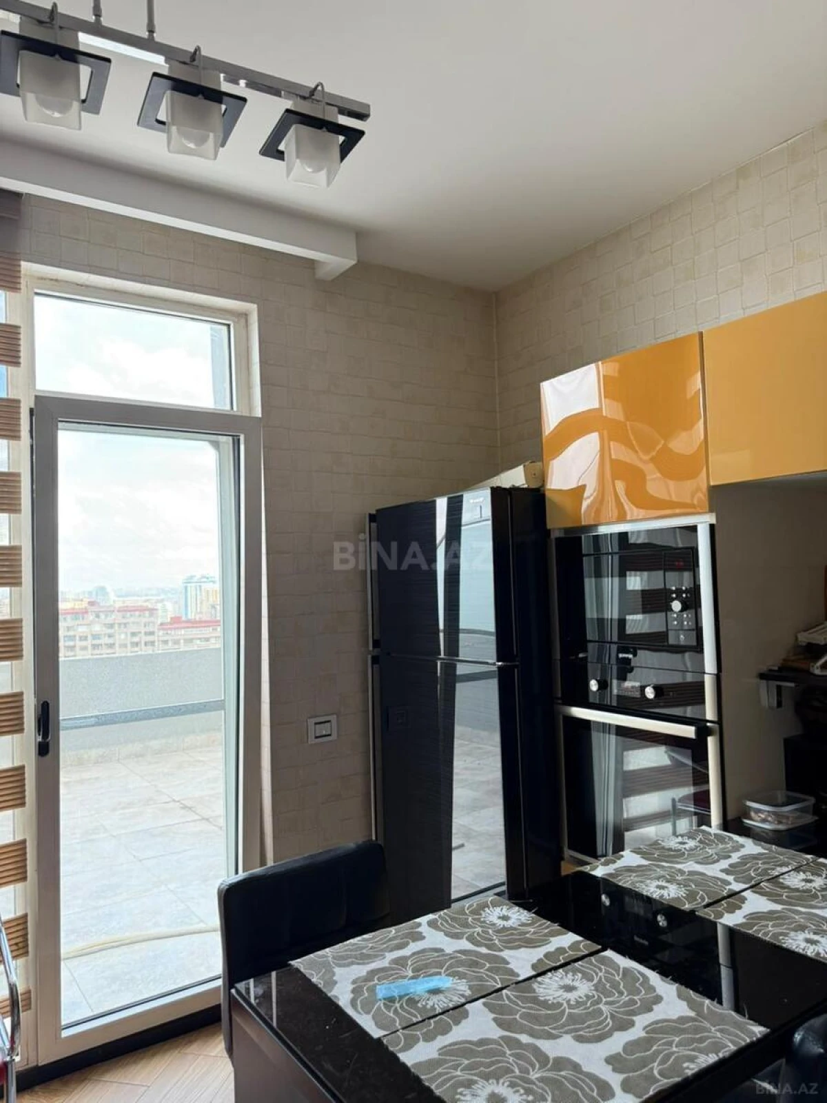 Satılır 3 otaqlı mənzil 190 m²