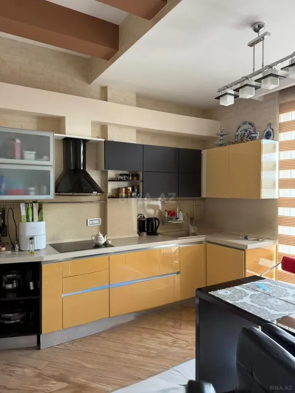 Satılır 3 otaqlı mənzil 190 m²