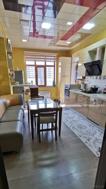 Satılır 4 otaqlı mənzil 170 m²