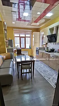 Satılır 4 otaqlı mənzil 170 m²