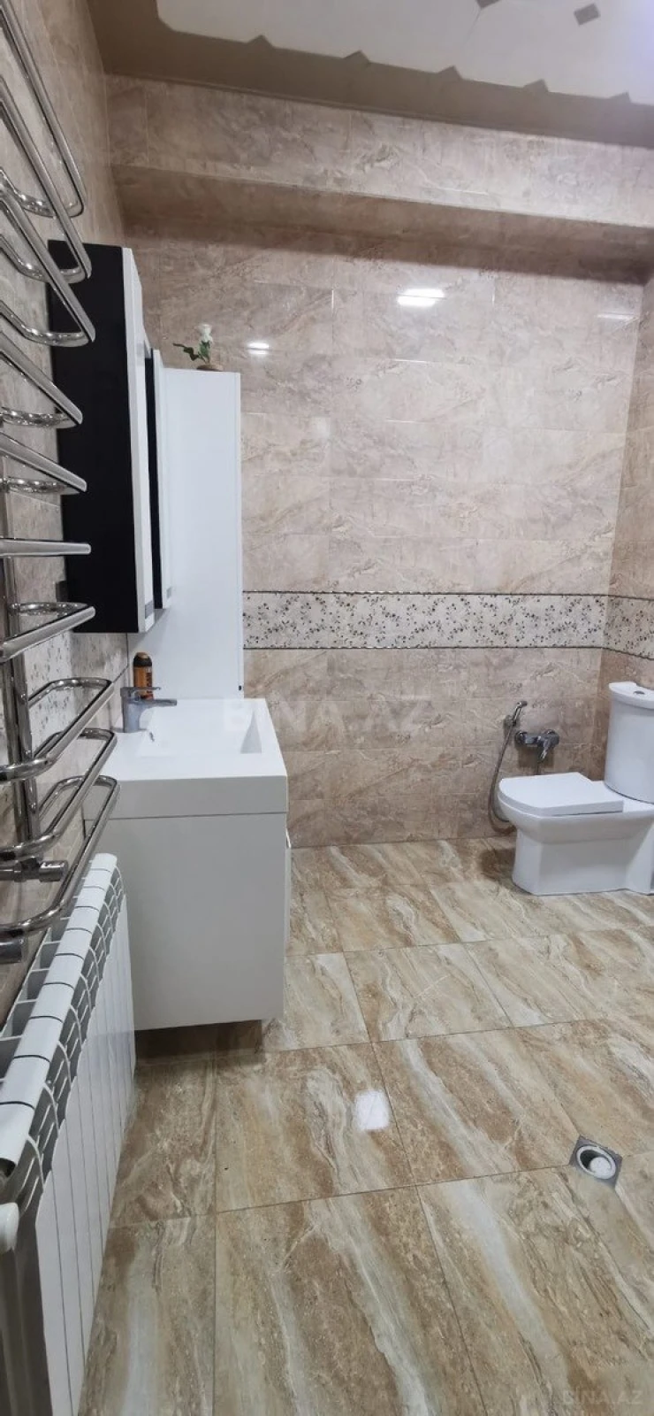 Satılır 4 otaqlı mənzil 170 m²