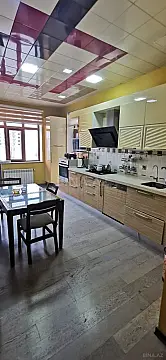 Satılır 4 otaqlı mənzil 170 m²