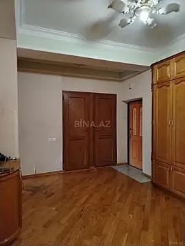 Satılır 4 otaqlı mənzil 148 m²