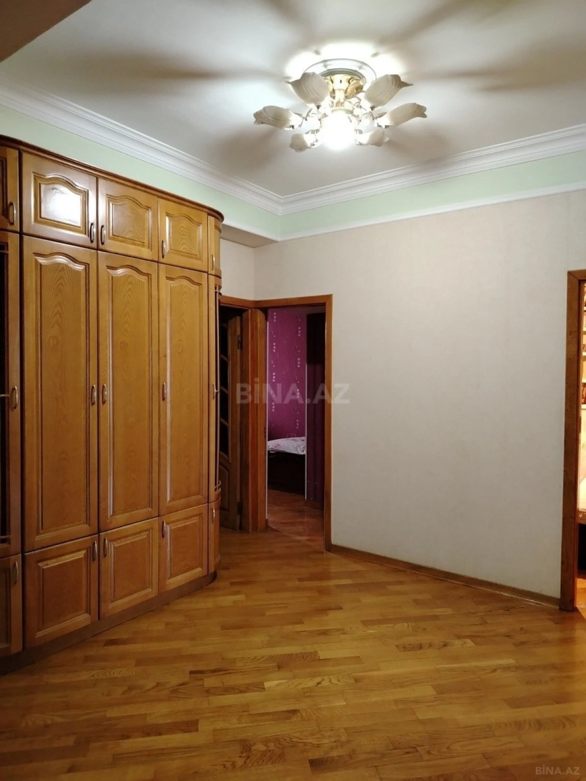 Satılır 4 otaqlı mənzil 148 m²