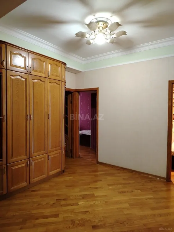 Satılır 4 otaqlı mənzil 148 m²