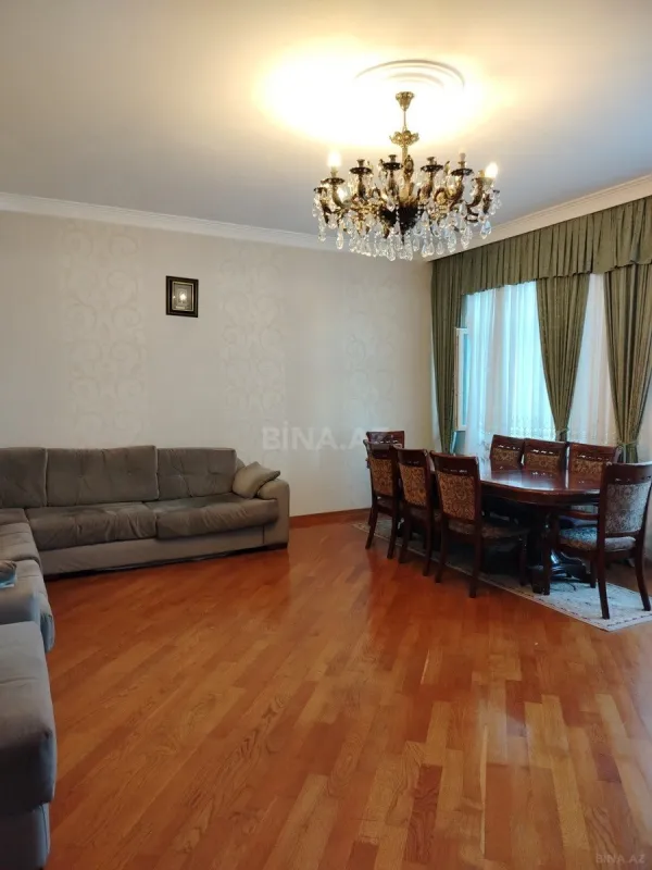 Satılır 4 otaqlı mənzil 148 m²