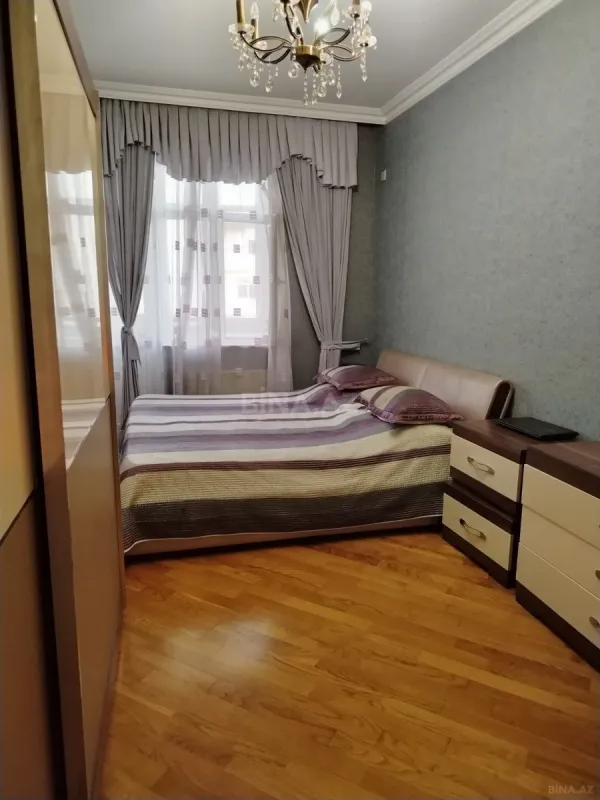 Satılır 4 otaqlı mənzil 148 m²