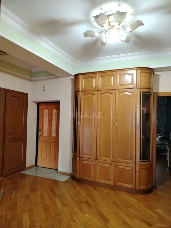 Satılır 4 otaqlı mənzil 148 m²