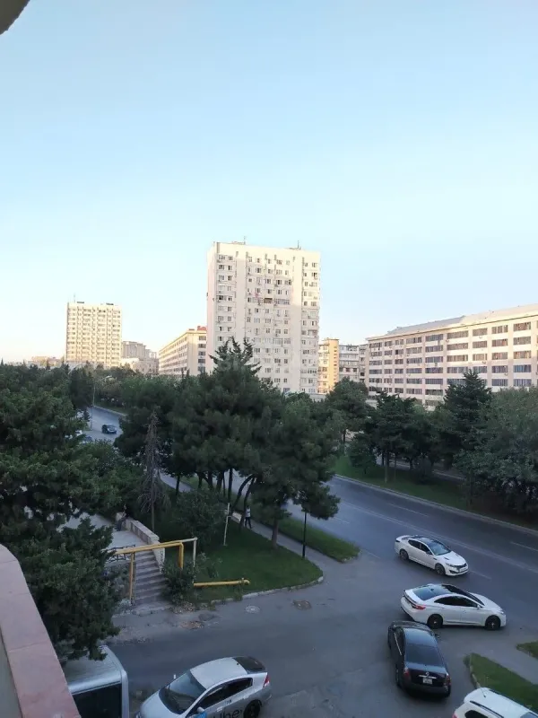 Satılır 4 otaqlı mənzil 148 m²