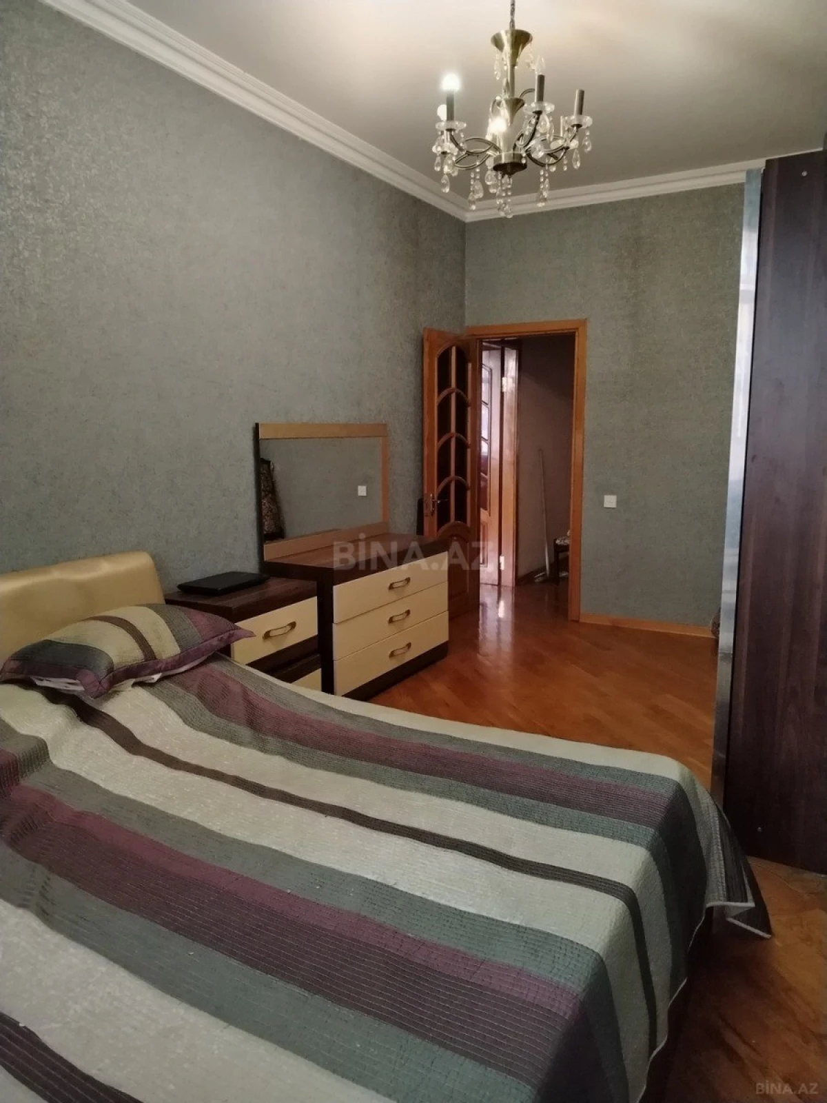 Satılır 4 otaqlı mənzil 148 m²