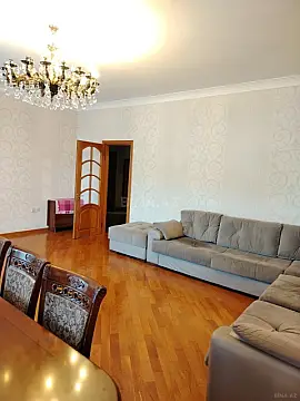 Satılır 4 otaqlı mənzil 148 m²
