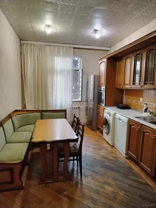 Satılır 4 otaqlı mənzil 148 m²