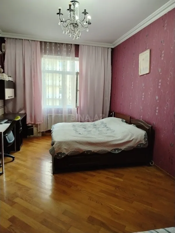 Satılır 4 otaqlı mənzil 148 m²