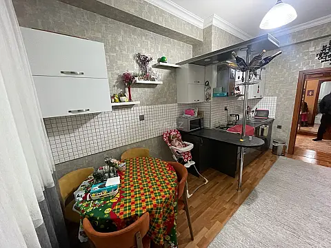 Satılır 2 otaqlı mənzil 94 m²