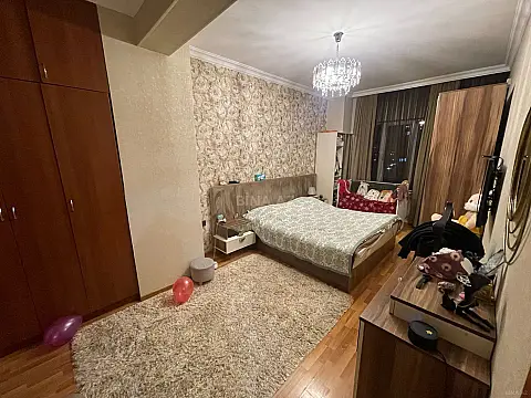Satılır 2 otaqlı mənzil 94 m²