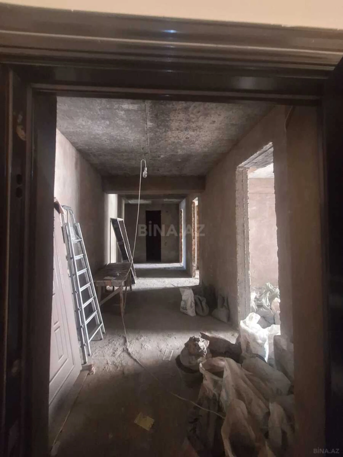 Satılır 3 otaqlı mənzil 143 m²