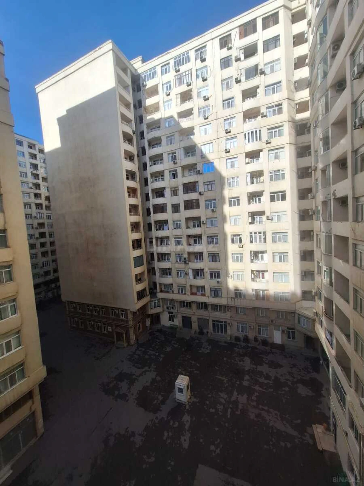 Satılır 3 otaqlı mənzil 143 m²