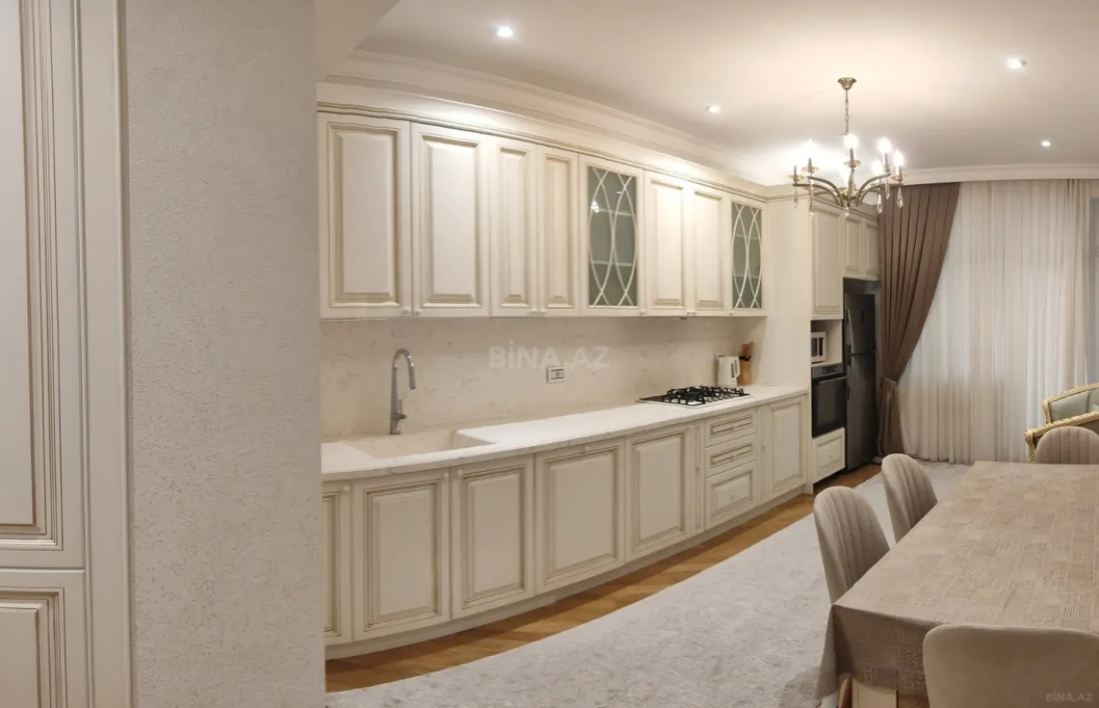 Kirayə verilir 4 otaqlı mənzil 220 m²