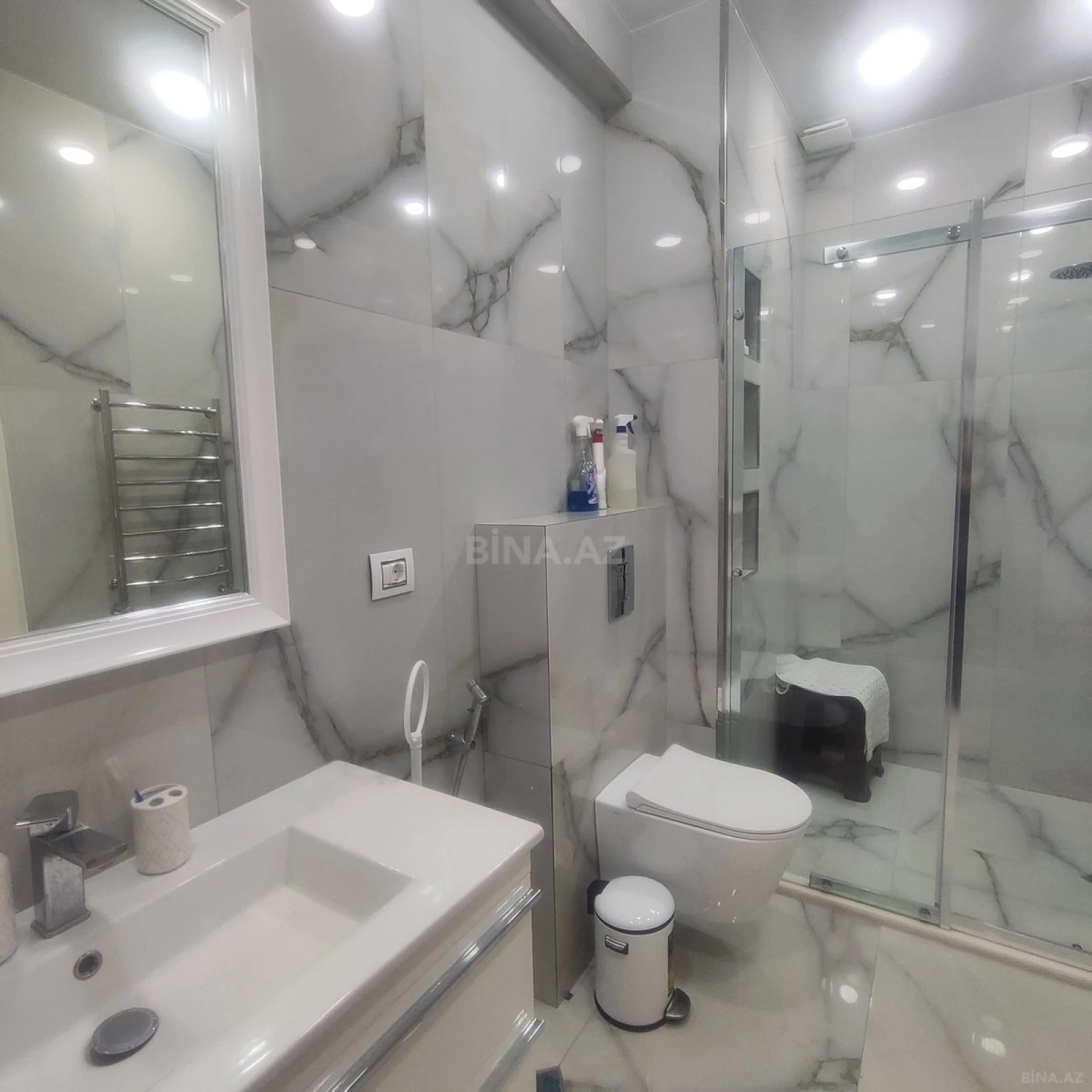 Kirayə verilir 4 otaqlı mənzil 220 m²