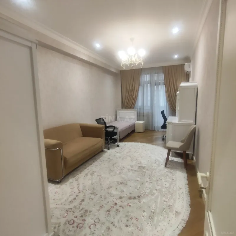 Kirayə verilir 4 otaqlı mənzil 220 m²