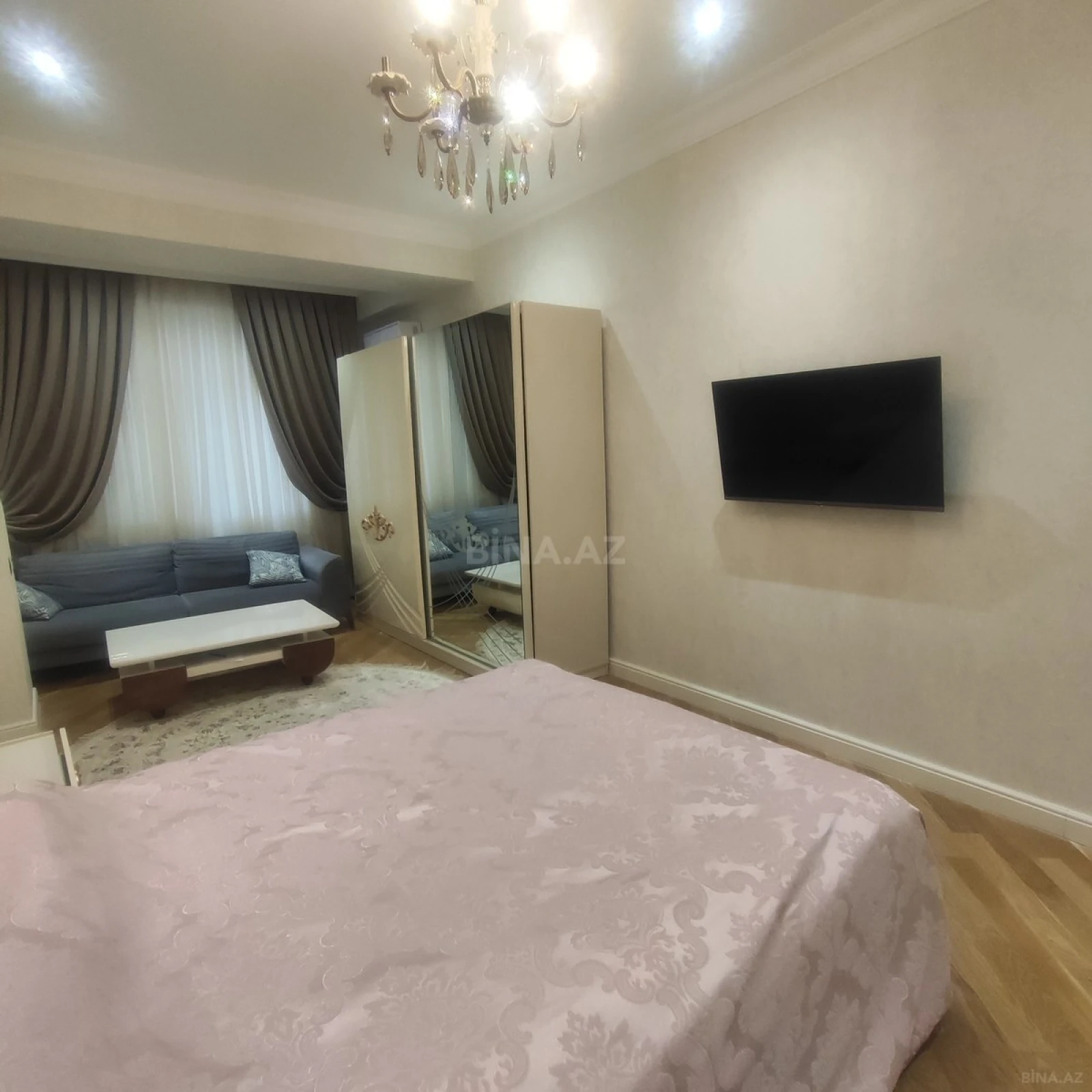 Kirayə verilir 4 otaqlı mənzil 220 m²