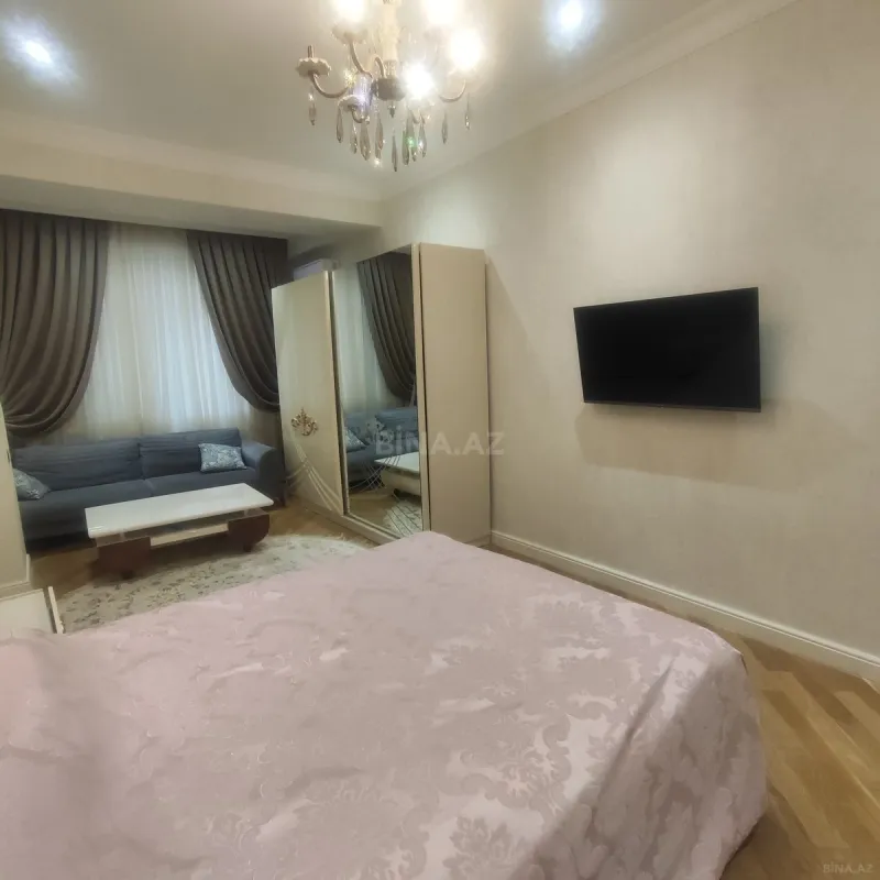 Kirayə verilir 4 otaqlı mənzil 220 m²