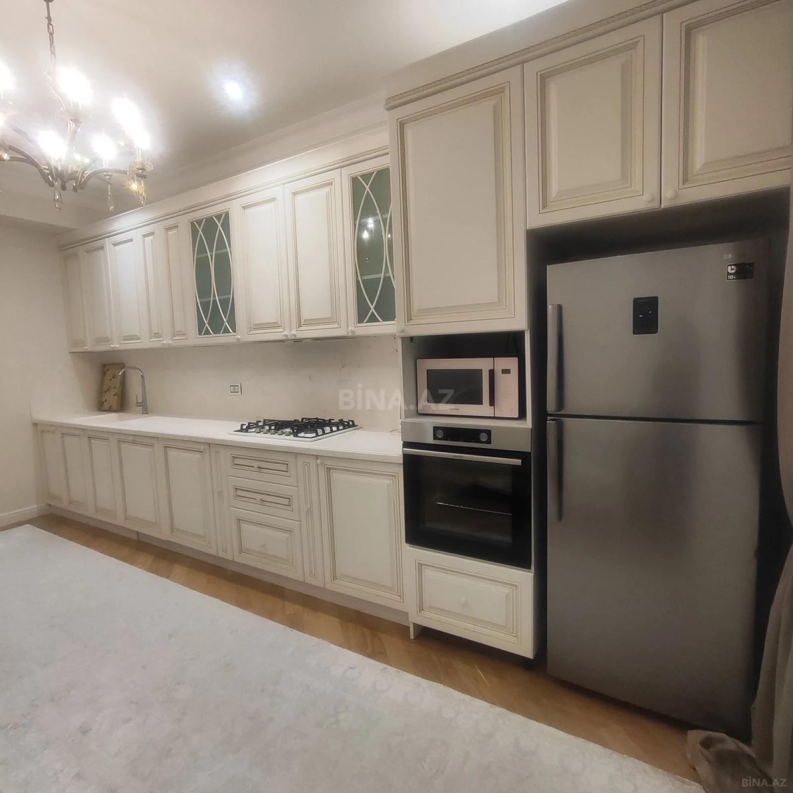 Kirayə verilir 4 otaqlı mənzil 220 m²