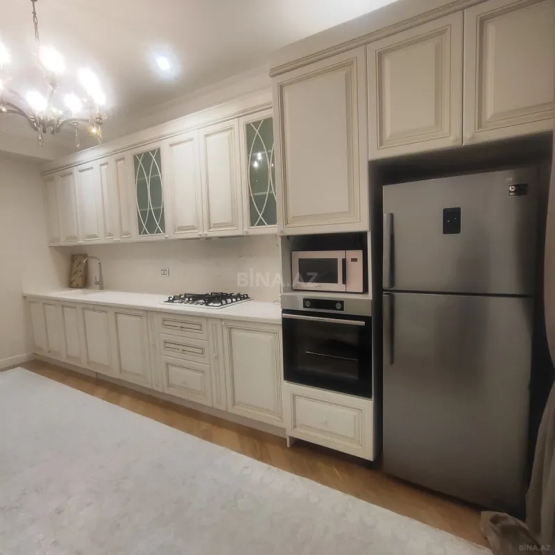 Kirayə verilir 4 otaqlı mənzil 220 m²