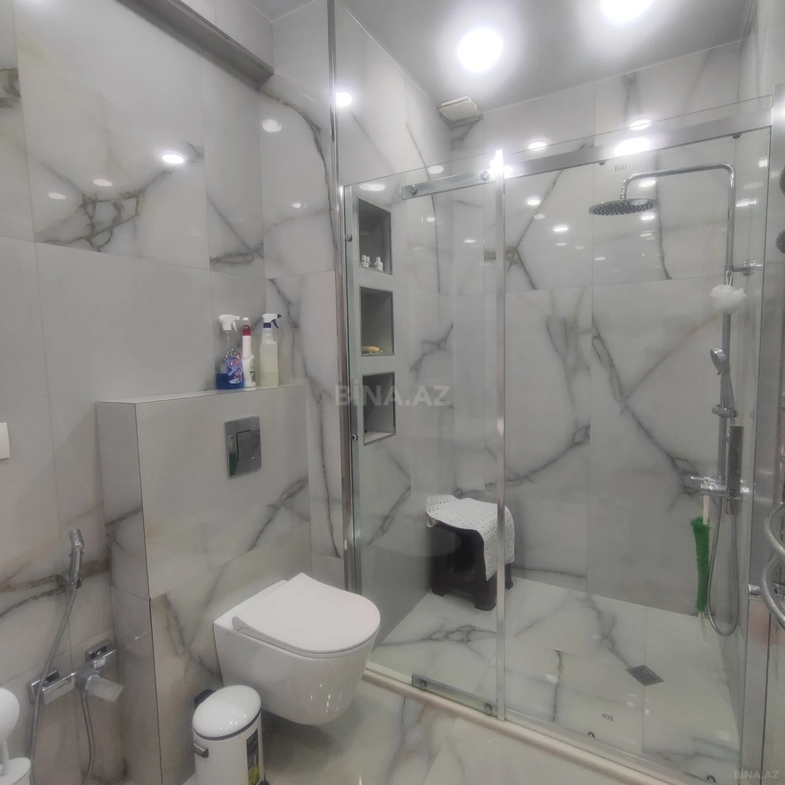 Kirayə verilir 4 otaqlı mənzil 220 m²
