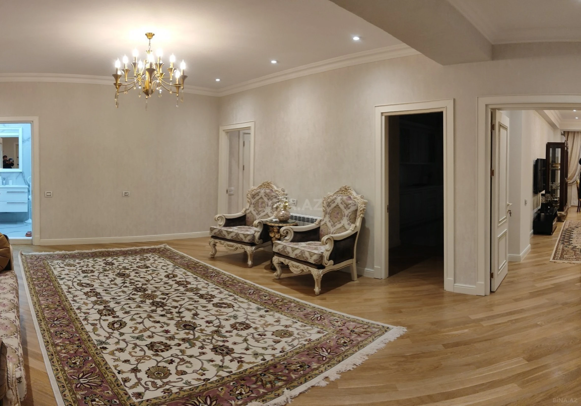 Kirayə verilir 4 otaqlı mənzil 220 m²
