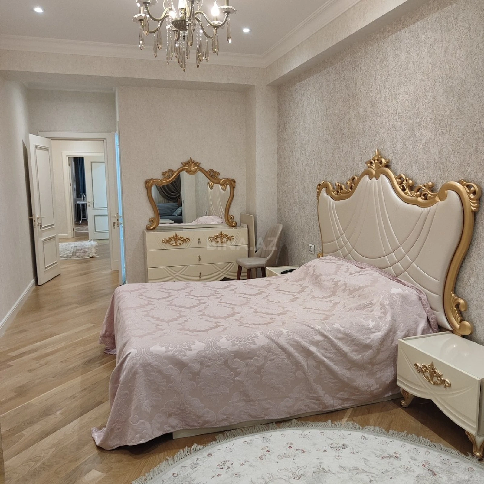 Kirayə verilir 4 otaqlı mənzil 220 m²