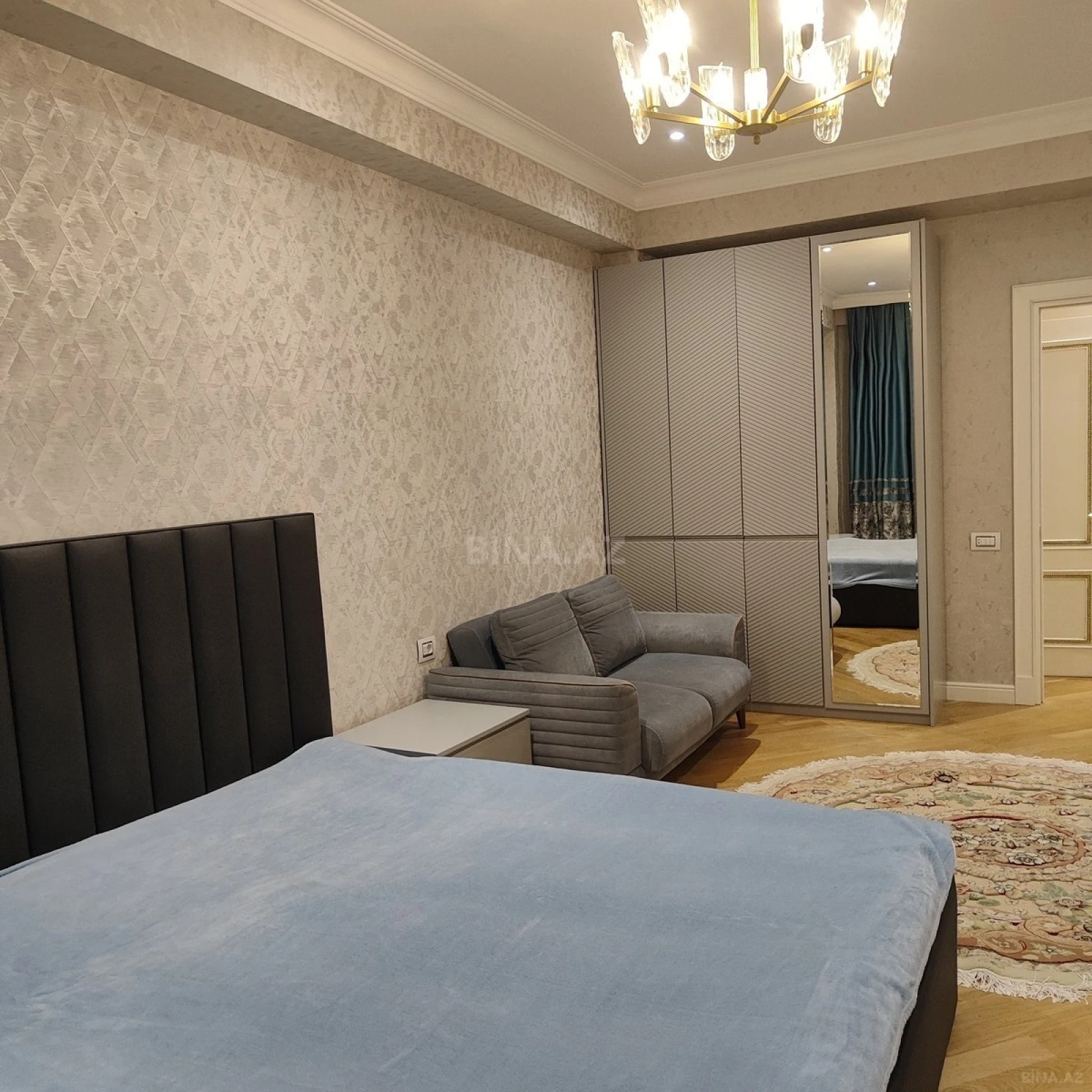 Kirayə verilir 4 otaqlı mənzil 220 m²