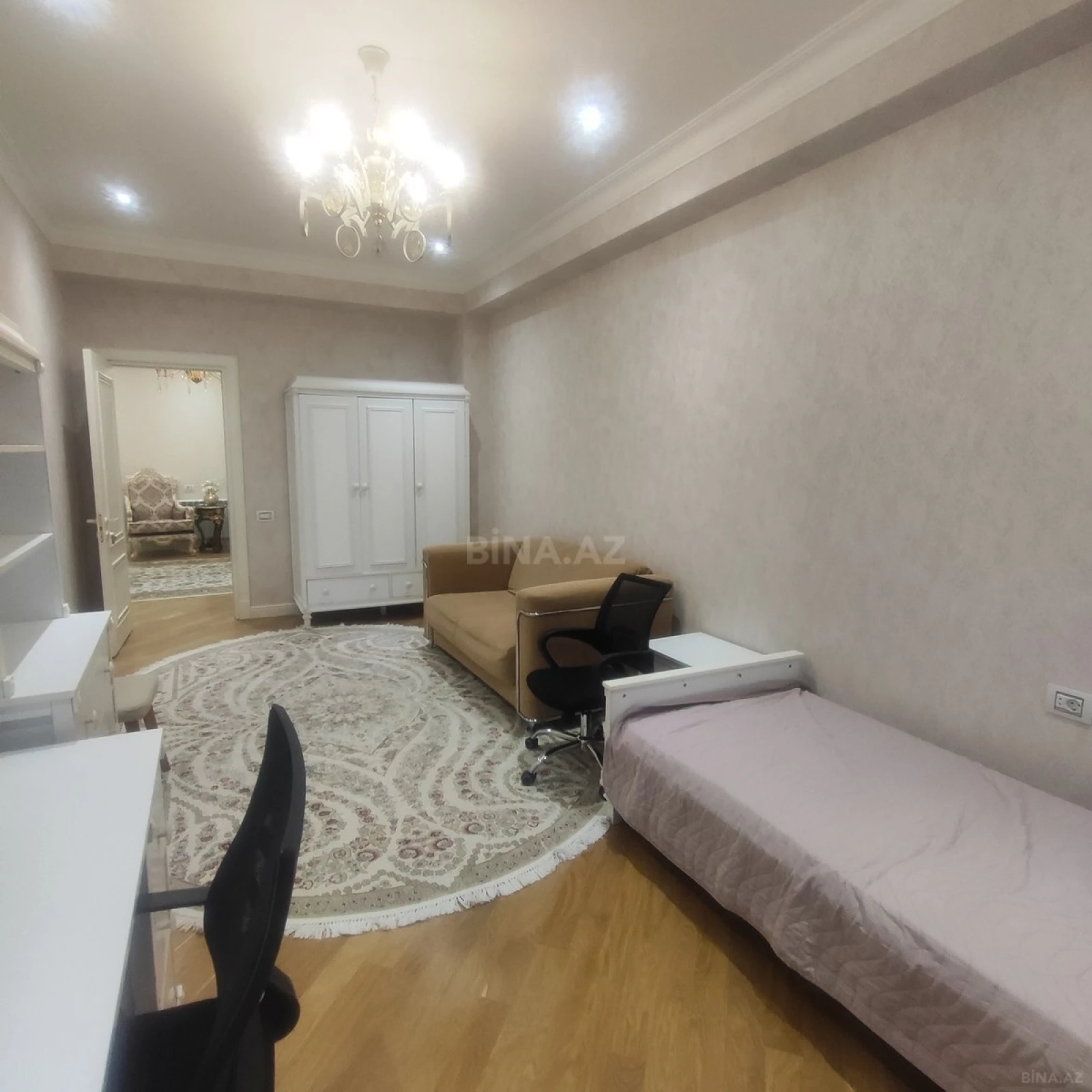 Kirayə verilir 4 otaqlı mənzil 220 m²