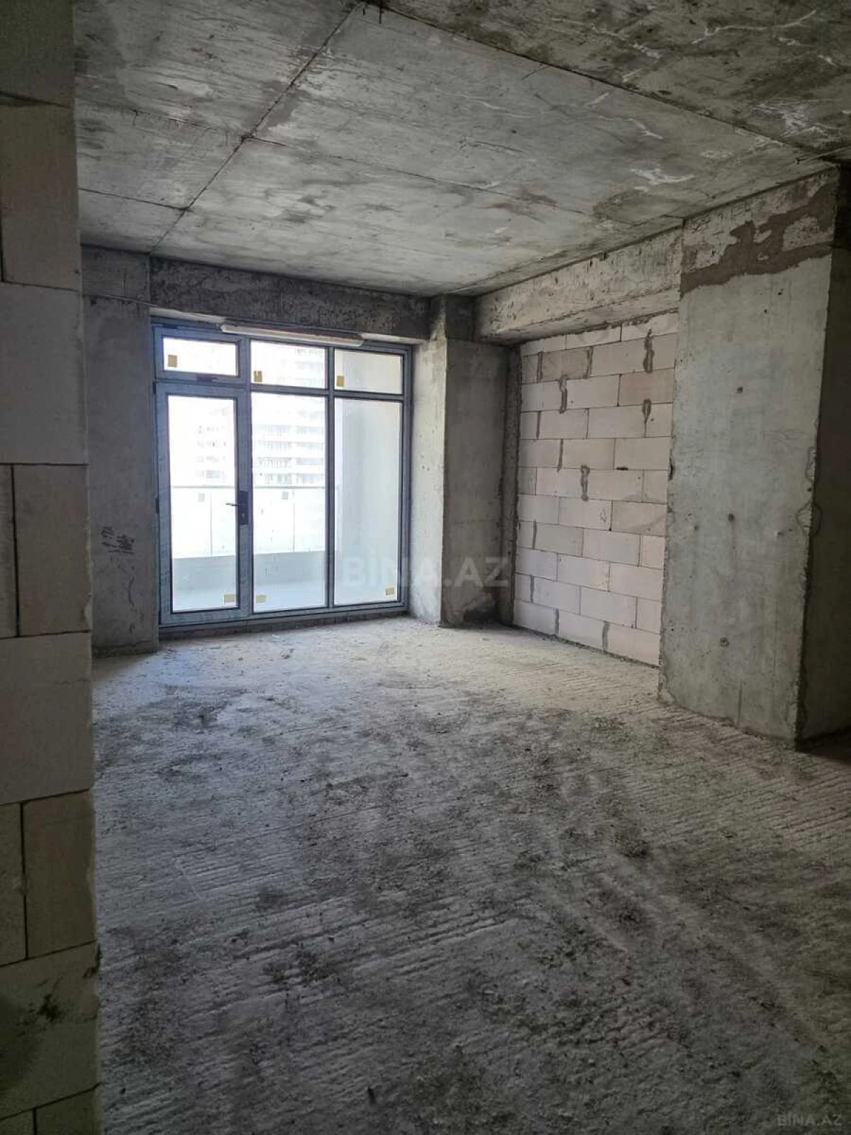 Satılır 3 otaqlı mənzil 148 m²