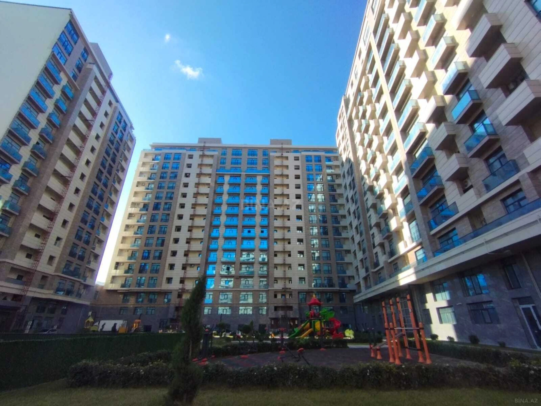 Satılır 3 otaqlı mənzil 119 m²