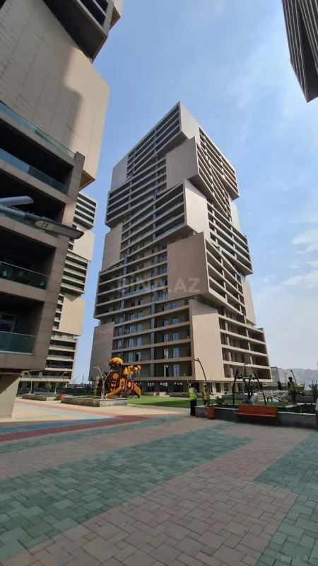 Satılır 4 otaqlı mənzil 178 m²