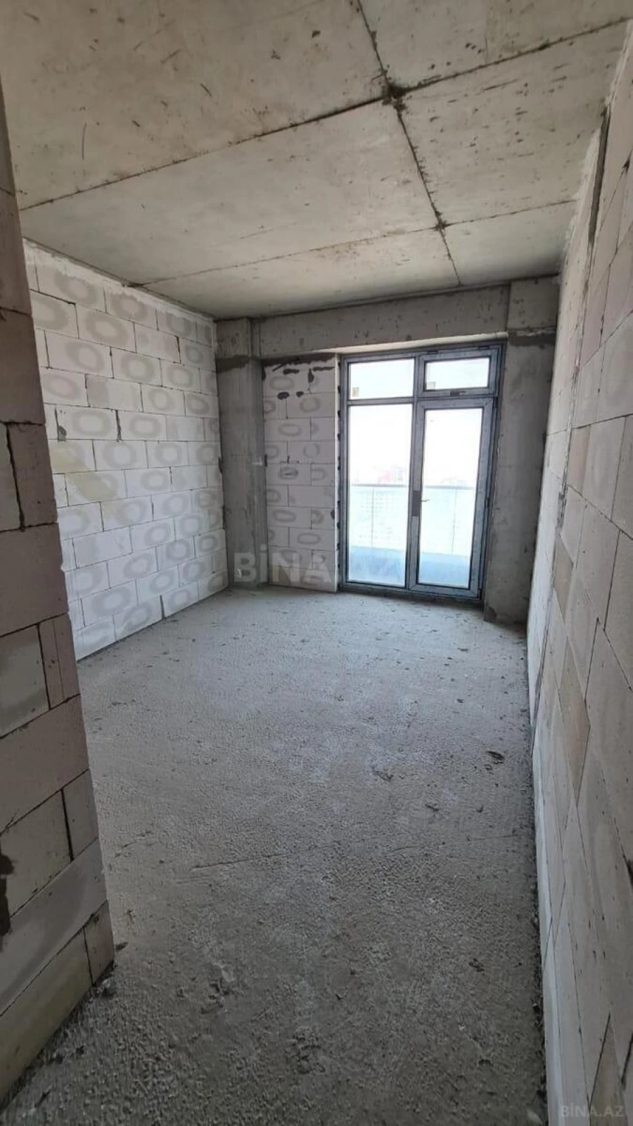 Satılır 4 otaqlı mənzil 178 m²