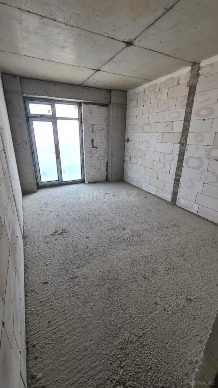 Satılır 4 otaqlı mənzil 178 m²