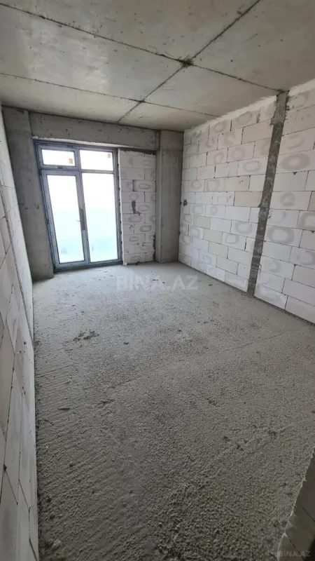 Satılır 4 otaqlı mənzil 178 m²
