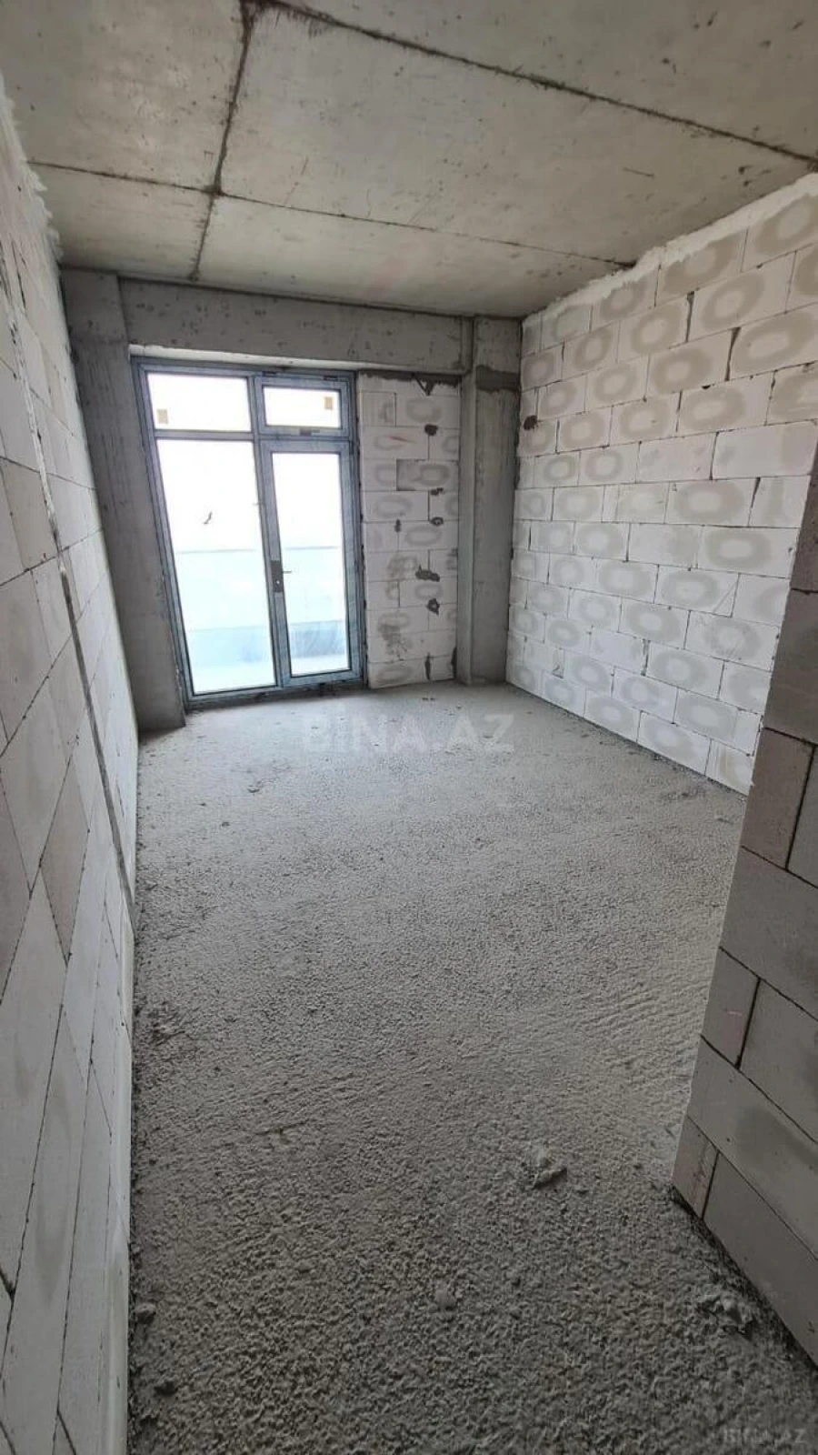 Satılır 4 otaqlı mənzil 178 m²