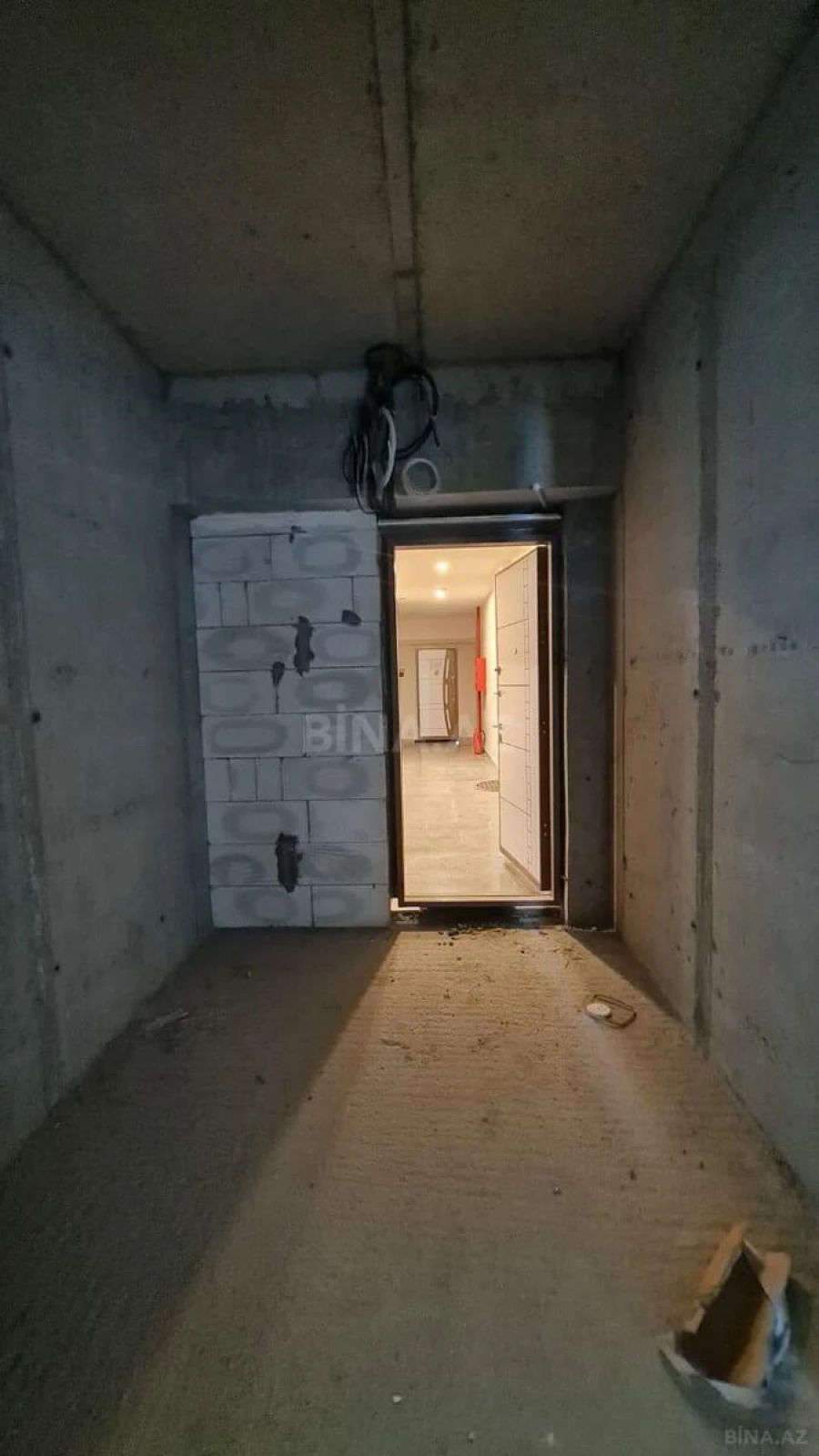 Satılır 4 otaqlı mənzil 178 m²