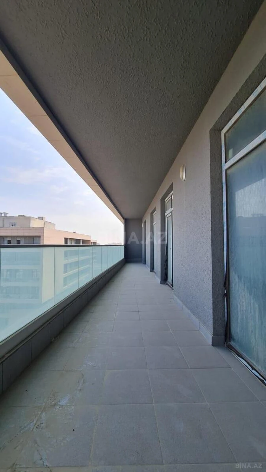 Satılır 4 otaqlı mənzil 178 m²