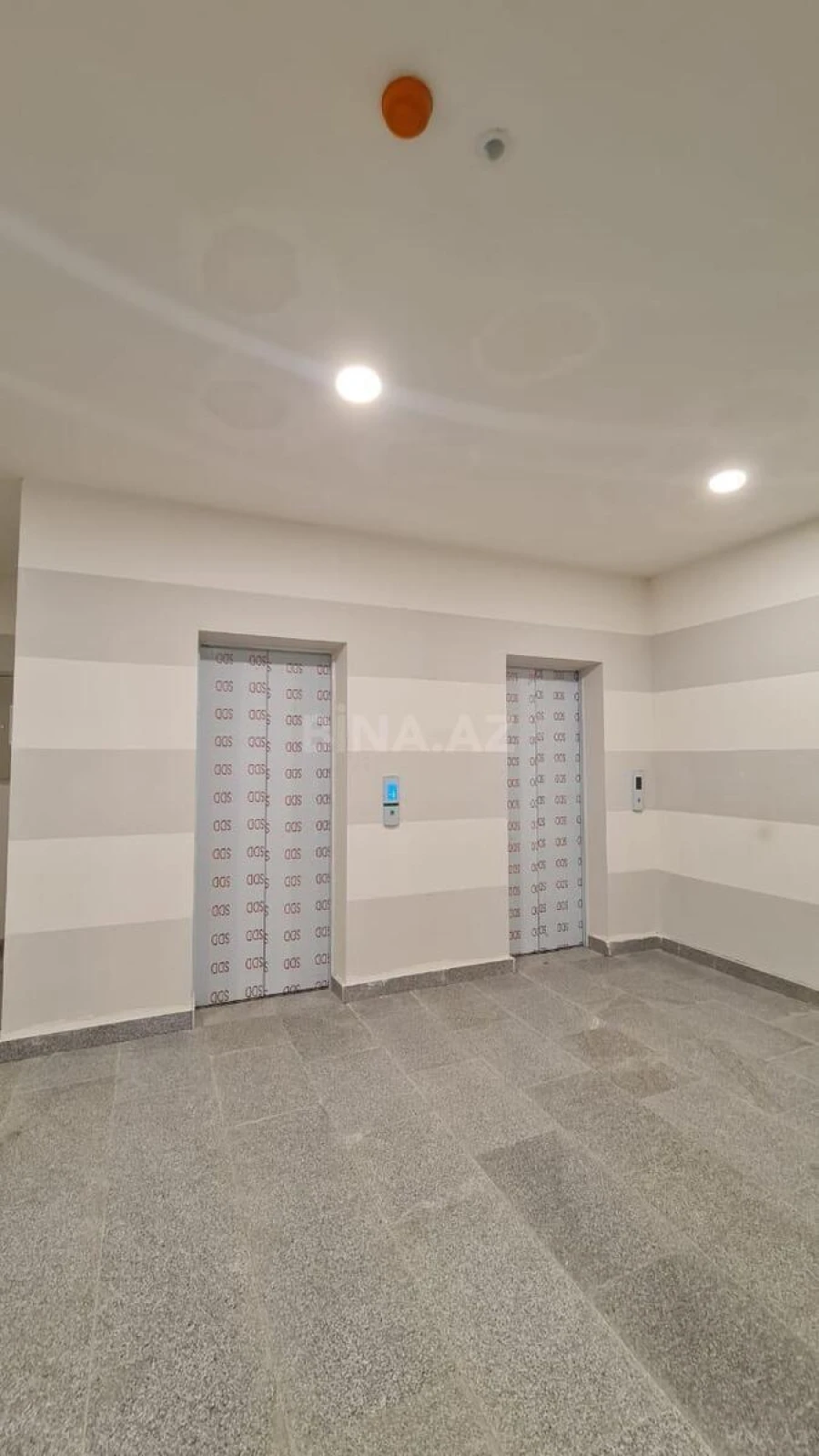 Satılır 4 otaqlı mənzil 178 m²