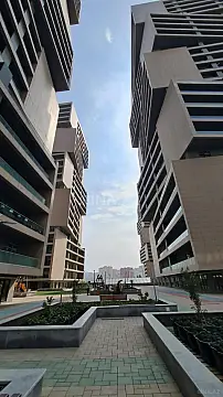 Satılır 4 otaqlı mənzil 178 m²