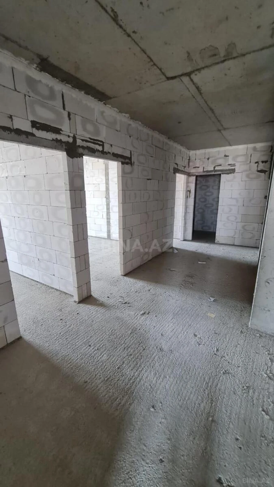 Satılır 4 otaqlı mənzil 178 m²