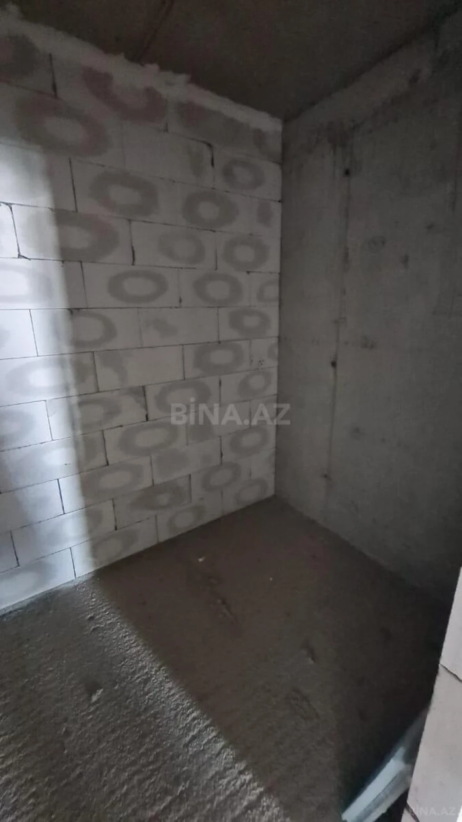 Satılır 4 otaqlı mənzil 178 m²