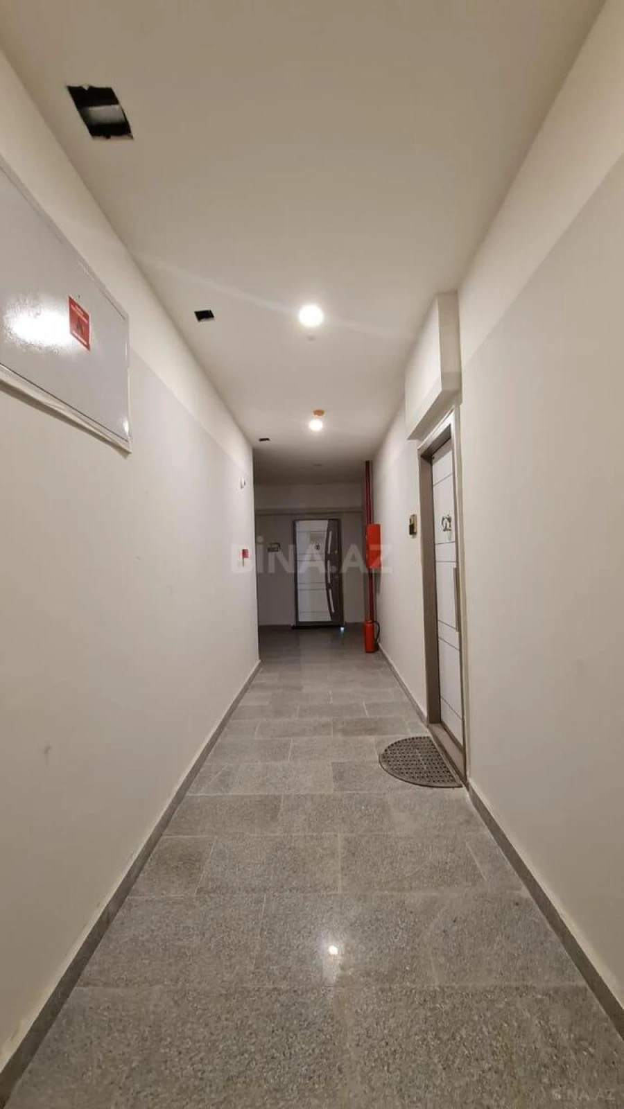 Satılır 4 otaqlı mənzil 178 m²
