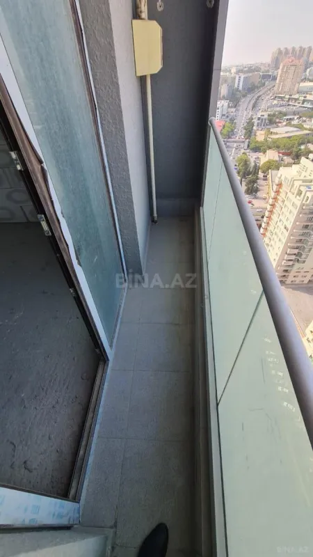 Satılır 4 otaqlı mənzil 178 m²