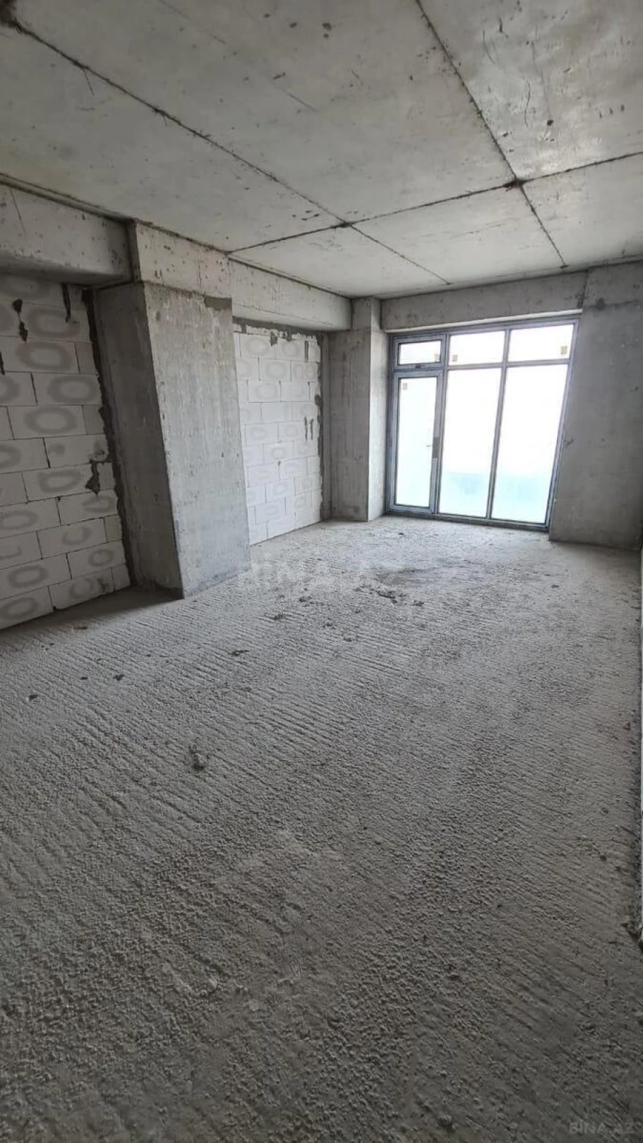 Satılır 4 otaqlı mənzil 178 m²